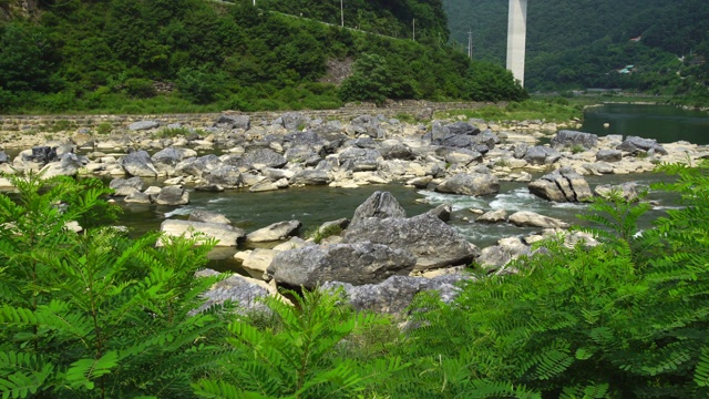 韩国江原道Jeongseon县joyangriver的侏罗纪砾岩视频素材