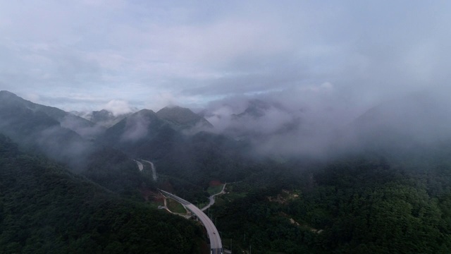 韩国江原道Jeongseon县42号公路及附近地区视频素材