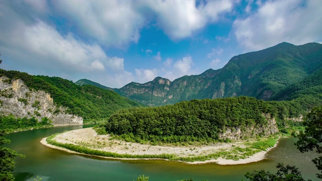 韩国江原道永峪半岛悬崖的风景视频素材