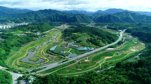 韩国江原道永峪半岛悬崖的风景视频素材