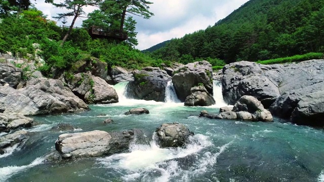 韩国江原道太白山古云池的溪水视频素材