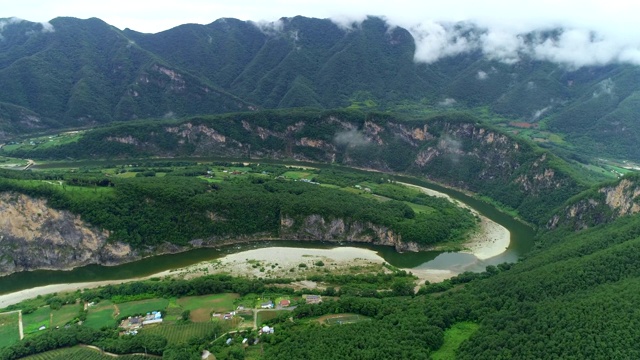 韩国江原道永峪半岛悬崖的风景视频素材