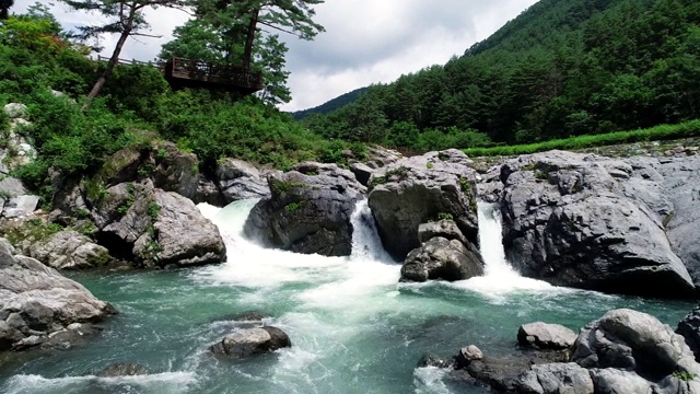 韩国江原道太白山古云池的小溪视频素材