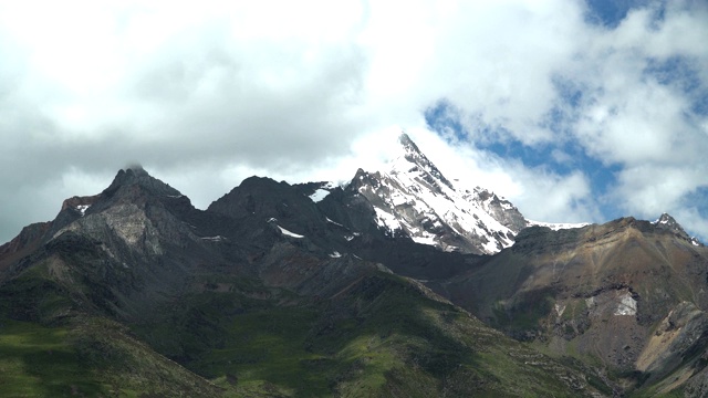 四姑娘山国家公园海子谷四姑娘山地区的山脉自然景观，中国，四川省视频素材