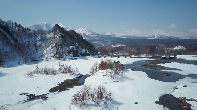 空中WS湖和山在冬天视频素材