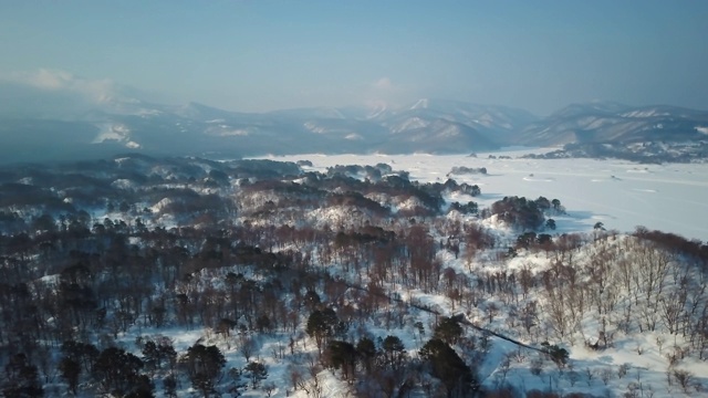 空中WS结冰的湖在冬天的日原湖视频素材