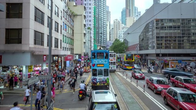 4K分辨率的时间推移在Honh konh市有轨电车快速运动，香港的商业和运输概念视频素材