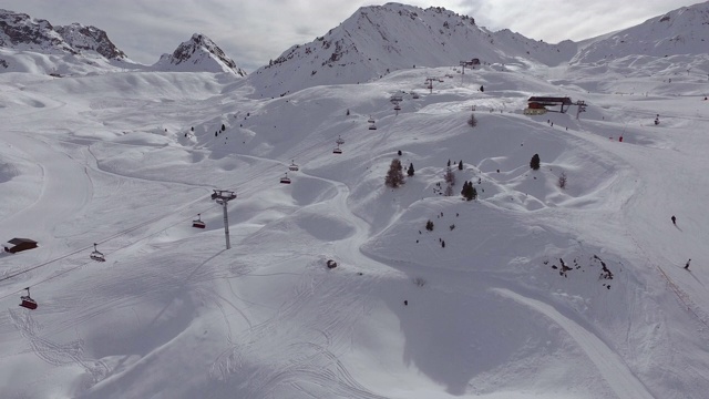 滑雪胜地的鸟瞰图视频素材