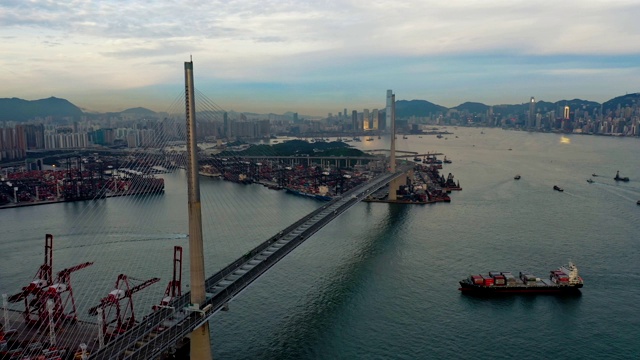 傍晚鸟瞰香港葵青货柜码头及昂船洲大桥视频素材