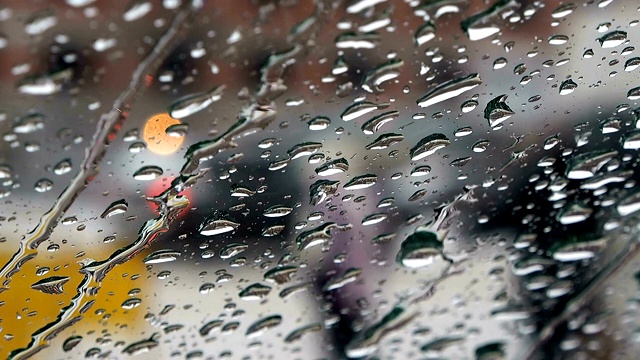 城市里的雨天。视频素材