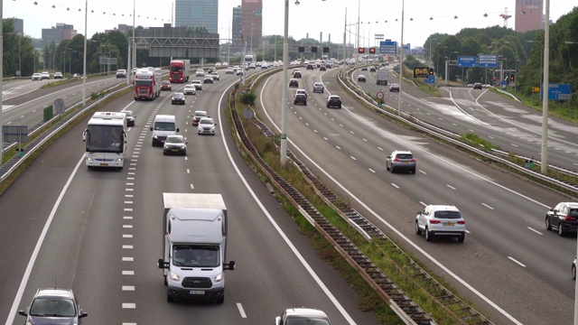 荷兰高速公路上的乘客视频素材