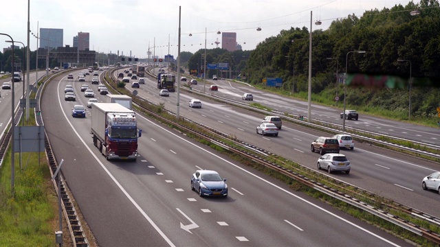 荷兰高速公路上的乘客视频素材