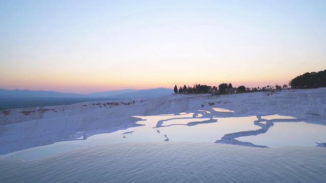 美丽的钙华池日落在古老的希拉波利斯在Pamukkale Denizli视频素材