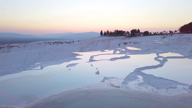 美丽的钙华池日落在古老的希拉波利斯在Pamukkale Denizli视频素材