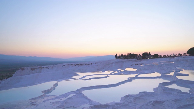 美丽的钙华池日落在古老的希拉波利斯在Pamukkale Denizli视频素材