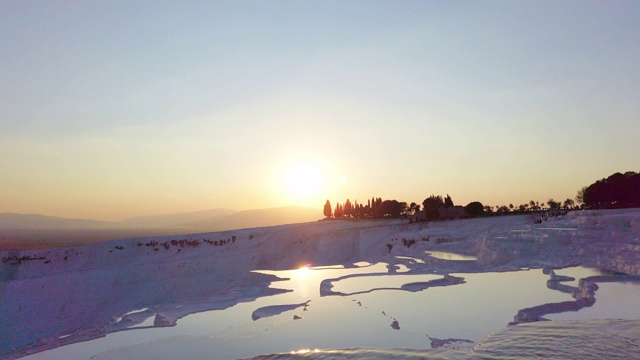 美丽的钙华池日落在古老的希拉波利斯在Pamukkale Denizli视频素材