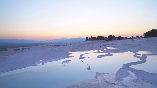 美丽的钙华池日落在古老的希拉波利斯在Pamukkale Denizli视频素材