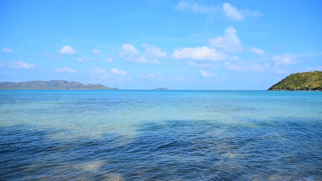 芭堤雅海滩海，海滩海在阳光下的夏天，旅游泰国春武里，美丽的海滩有kaew，有Sor春武里泰国视频素材