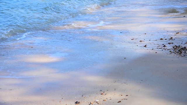 芭堤雅海滩海，海滩海在阳光下的夏天，旅游泰国春武里，美丽的海滩有kaew，有Sor春武里泰国视频素材