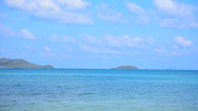 芭堤雅海滩海，海滩海在阳光下的夏天，旅游泰国春武里，美丽的海滩有kaew，有Sor春武里泰国视频素材