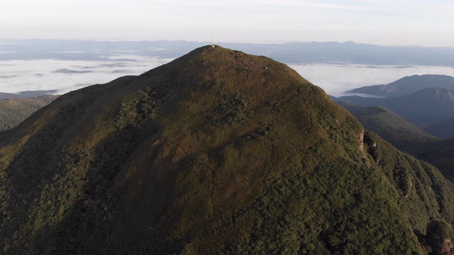 接近热带雨林的山顶视频素材