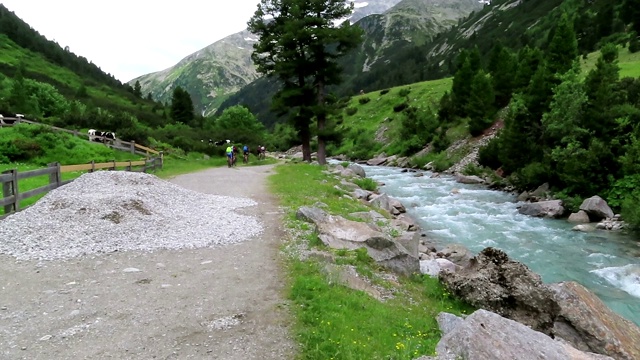 奥地利泰洛的施勒盖斯山谷。通往意大利的徒步旅行路线。视频素材