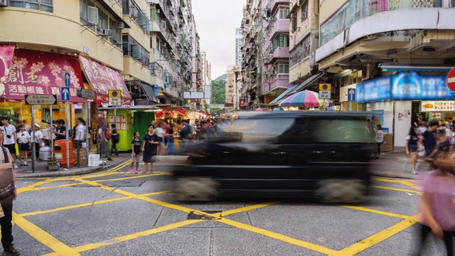 游客在花园跳蚤市场散步和购物视频素材