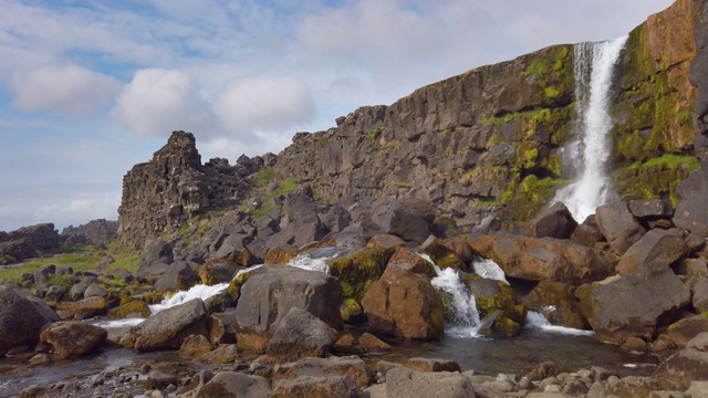 Öxarárfoss 瀑布和 Almannagjá 峡谷，冰岛视频素材