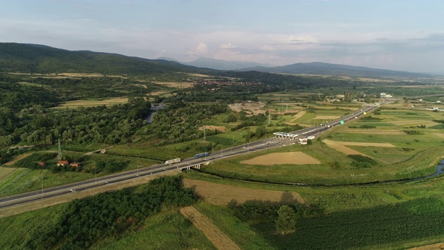 景观与高速公路从无人机视频素材