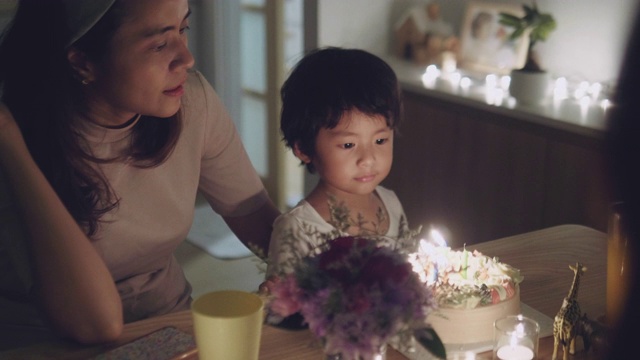 家庭庆祝生日聚会在家视频素材