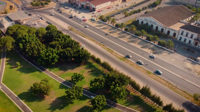 有路灯的道路和汽车视频下载