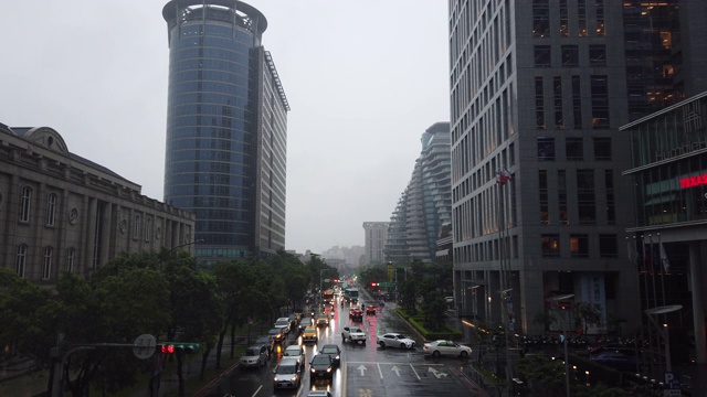 雨中的台北交通视频素材