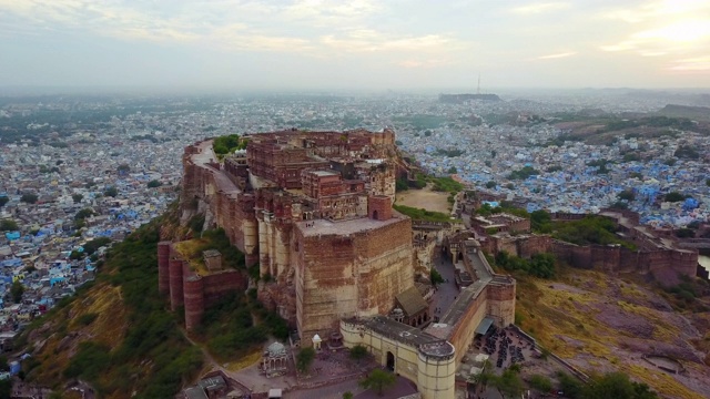 印度拉贾斯坦邦焦特布尔mehrangarh堡鸟瞰图视频素材