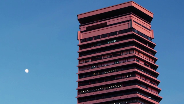 Building In Retiro At Sunset(倍耐力大厦)，布宜诺斯艾利斯，阿根廷。视频素材