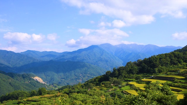 韩国江原道山边的云景视频素材