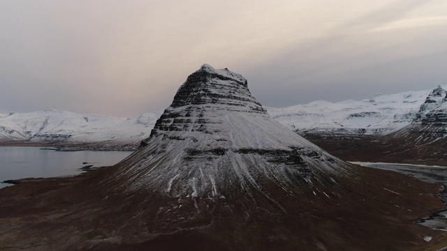 Kirkjufell的风景(教堂山)视频素材