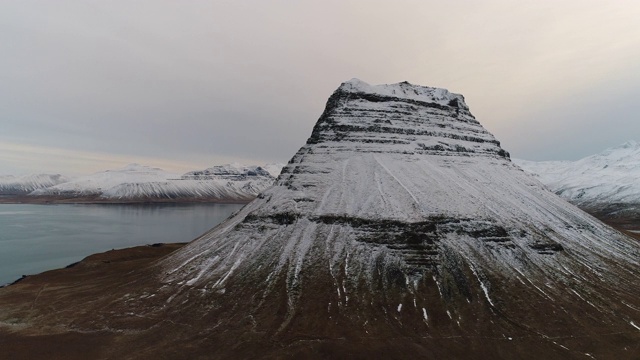 Kirkjufell的风景(教堂山)视频素材