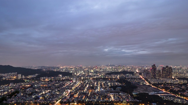 韩国首尔江南区的夜间云图视频素材