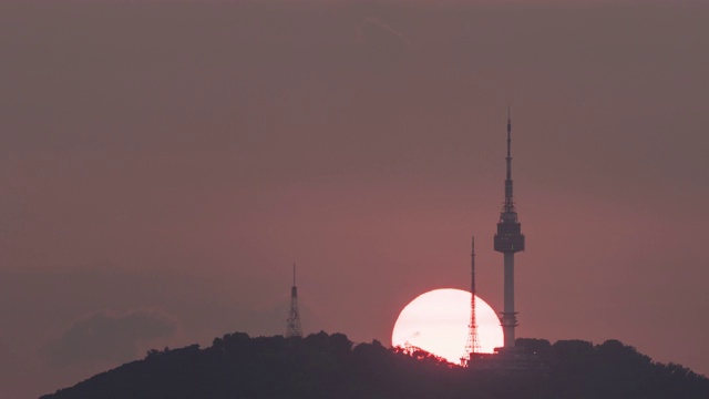 韩国首尔，落日俯瞰北首尔塔视频素材