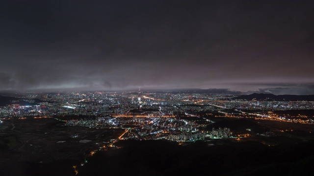 韩国首尔松帕谷的乐天世界大厦周围的夜景视频素材