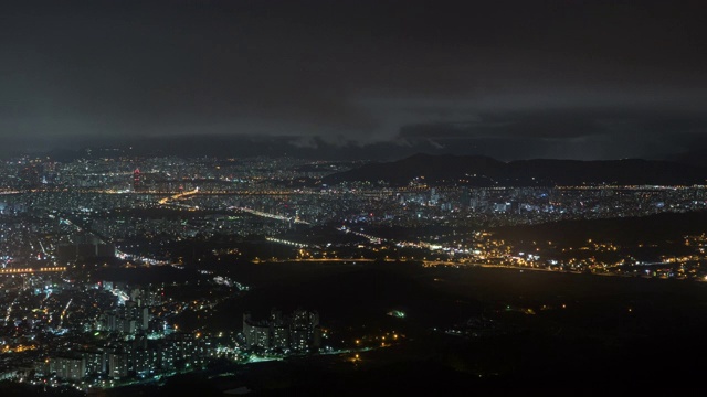 韩国首尔正南古阿查山和永马山的夜景云图视频素材