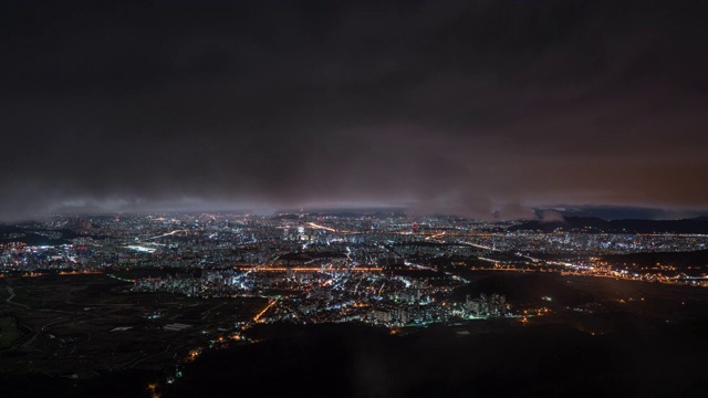 韩国首尔松帕谷的乐天世界大厦周围的夜景视频素材