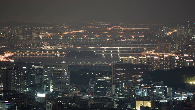 韩国首尔，汉江和江南地区的许多桥梁在夜间视频素材