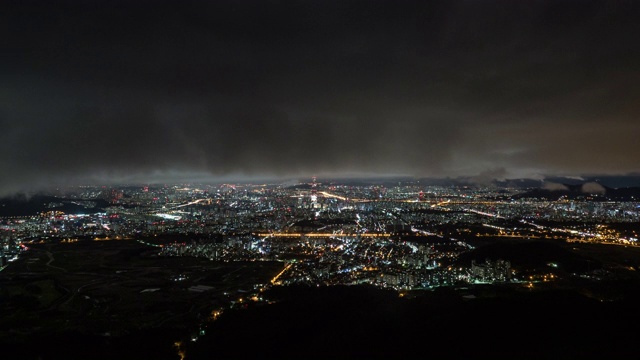 韩国首尔松帕谷的乐天世界大厦周围的夜景视频素材