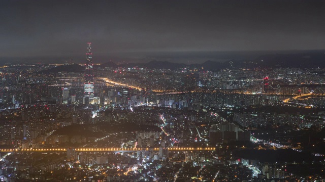 韩国首尔松帕谷的乐天世界大厦周围的夜景视频素材