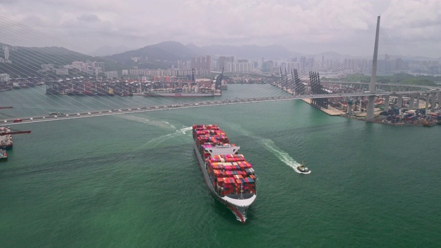 4K分辨率货柜货轮在商业港口码头，香港商业物流和运输业，国际水运视频素材