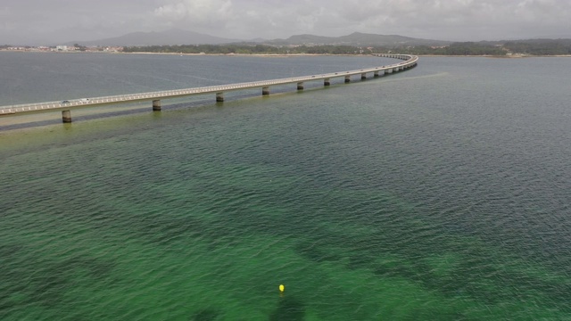 跨海大桥俯瞰海湾视频素材