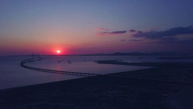 日落在仁川大桥和海景，仁川，韩国视频素材