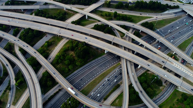 高速公路路口上方的航拍视频视频素材