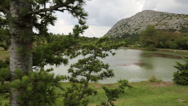 土耳其安纳托利亚地区的山脉、森林和湖泊的壮观景色。
土耳其安纳托利亚/ 05/09/2015视频素材